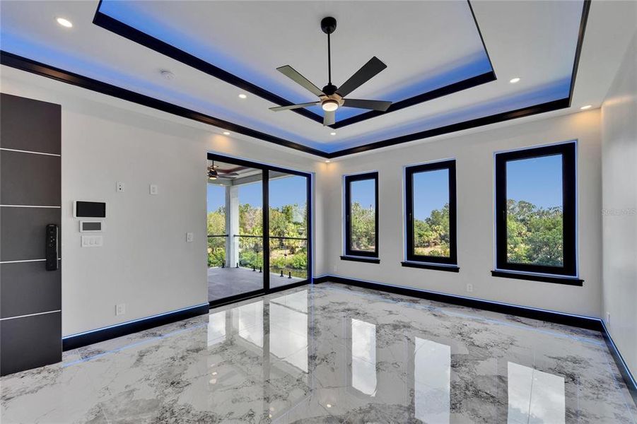 Spacious, unfurnished interior of a new home in , Apollo Beach (Image 75).