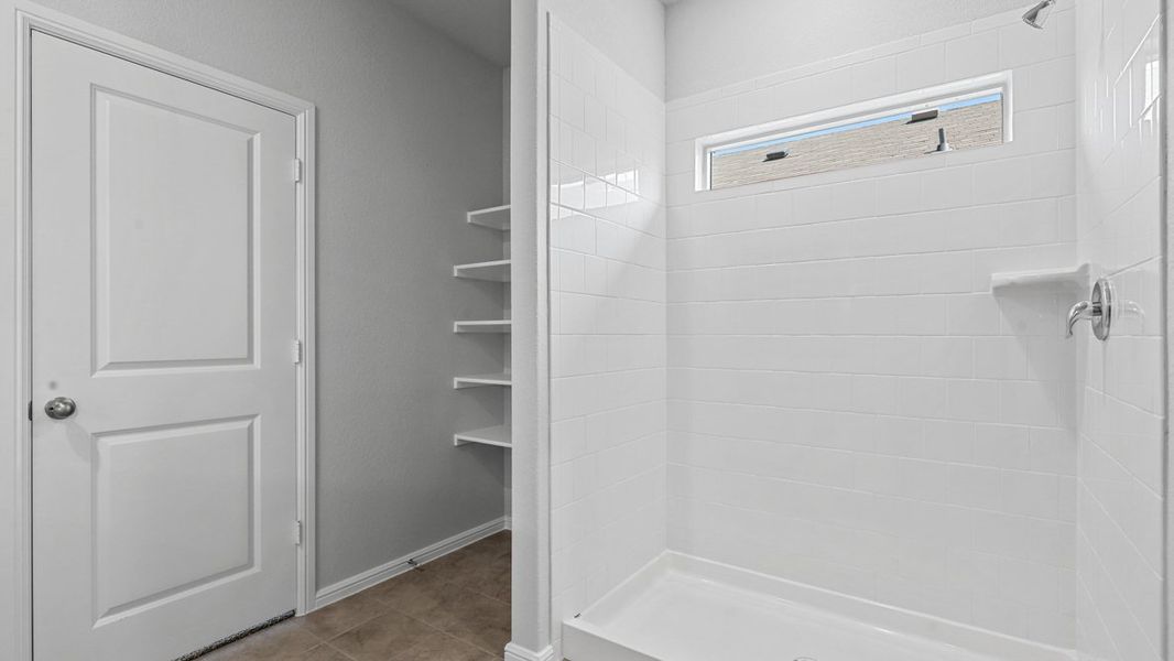 Image 40 representing the Florence by D.R. Horton in The Hills at Reunion, Newark, TX. Image 40 representing the Florence by D.R. Horton in The Hills at Reunion, Newark, TX.