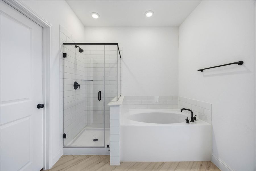 Furnished interior view inside a new home in Sienna, Missouri City (Image 9).