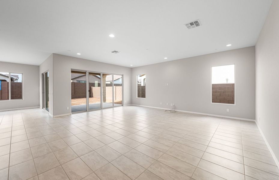Spacious, unfurnished interior of a new home in Artisan at Asante, Surprise (Image 28).
