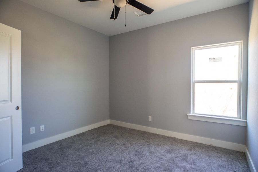 Spacious, unfurnished interior of a new home in , Navasota (Image 10).