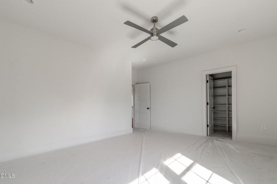 200_MEADOW_WALK_DR_INTERIOR_60 200_MEADOW_WALK_DR_INTERIOR_60