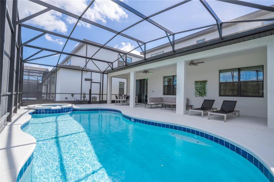 Exterior details and patio area of a home in , Orlando (Image 26).