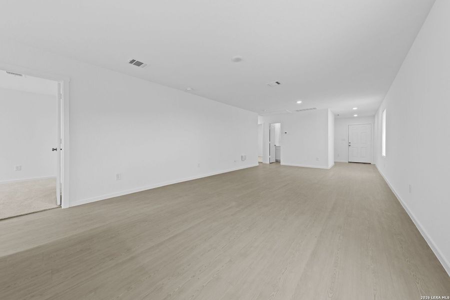 Spacious, unfurnished interior of a new home in Spring Grove, St. Hedwig (Image 17).