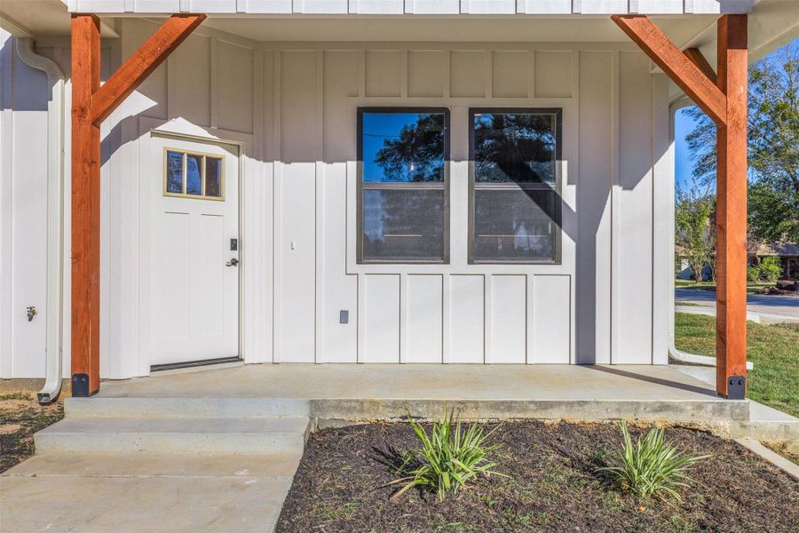 Exterior details and patio area of a home in , Franklin (Image 3).