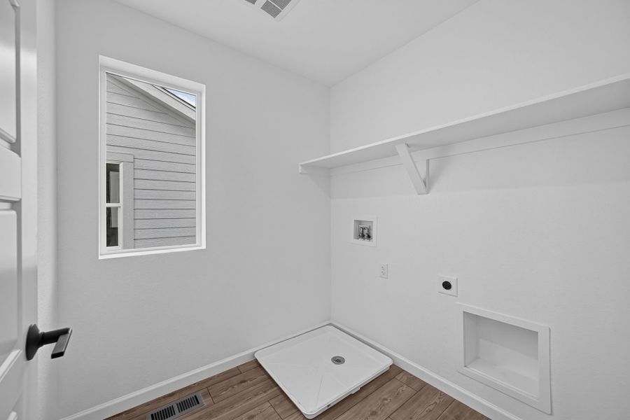 Spacious, unfurnished interior of a new home in Farmlore, Brighton (Image 24).