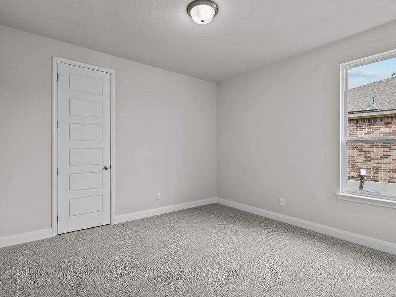 Spacious, unfurnished interior of a new home in Ladera, San Antonio (Image 20).