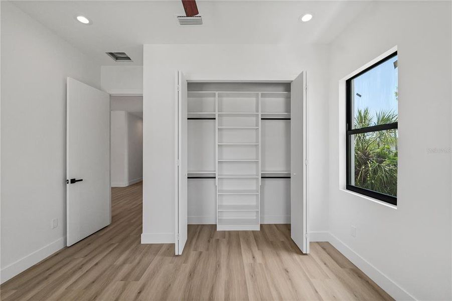 Spacious, unfurnished interior of a new home in , Tampa (Image 39).