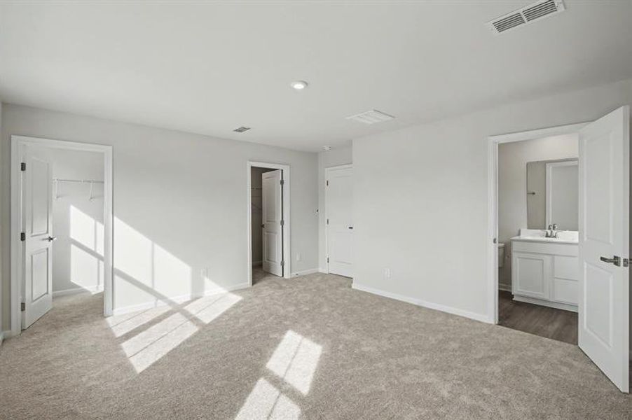 Spacious, unfurnished interior of a new home in Sterling Oaks, Ash (Image 22).