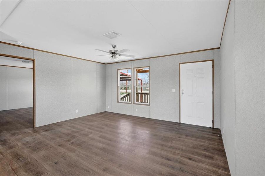 Spacious, unfurnished interior of a new home in , Aurora (Image 12).