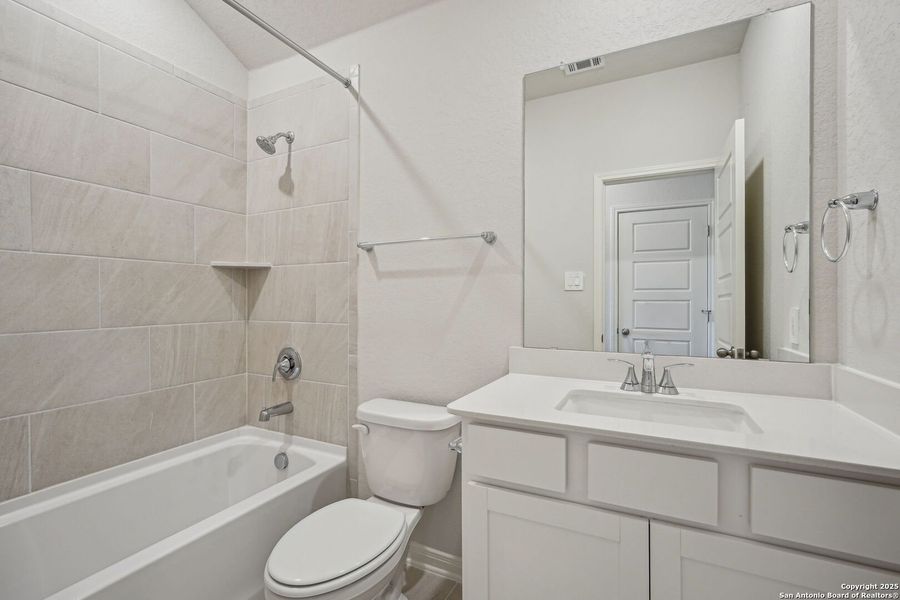 Furnished interior view inside a new home in Scenic Crest - Premier Series, Boerne (Image 15). Furnished interior view inside a new home in Scenic Crest - Premier Series, Boerne (Image 15).