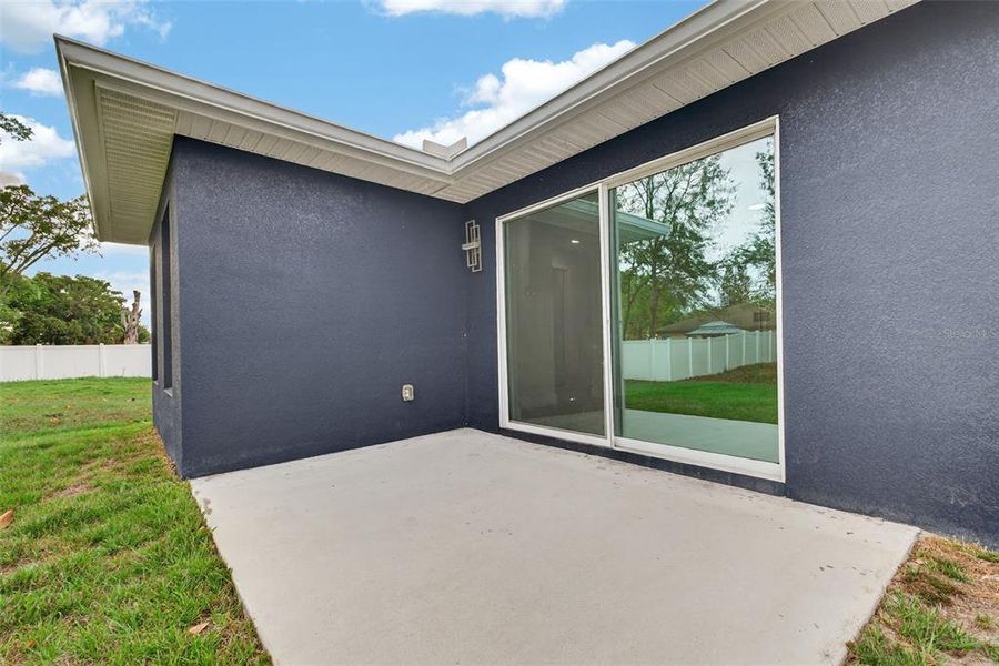 Exterior details and patio area of a home in , Orlando (Image 4).