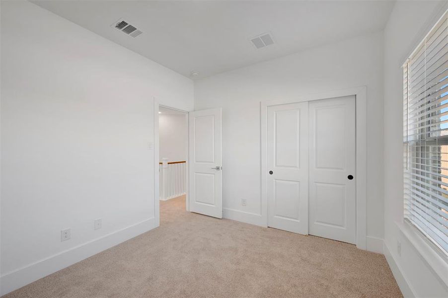 Spacious, unfurnished interior of a new home in Kreymer at the Park, Wylie (Image 33).