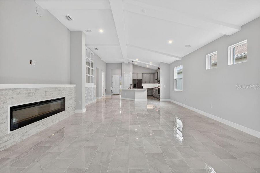 Spacious, unfurnished interior of a new home in , Mount Dora (Image 23).