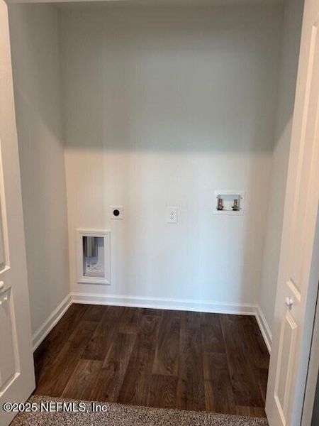 Spacious, unfurnished interior of a new home in The Landing, Middleburg (Image 42).