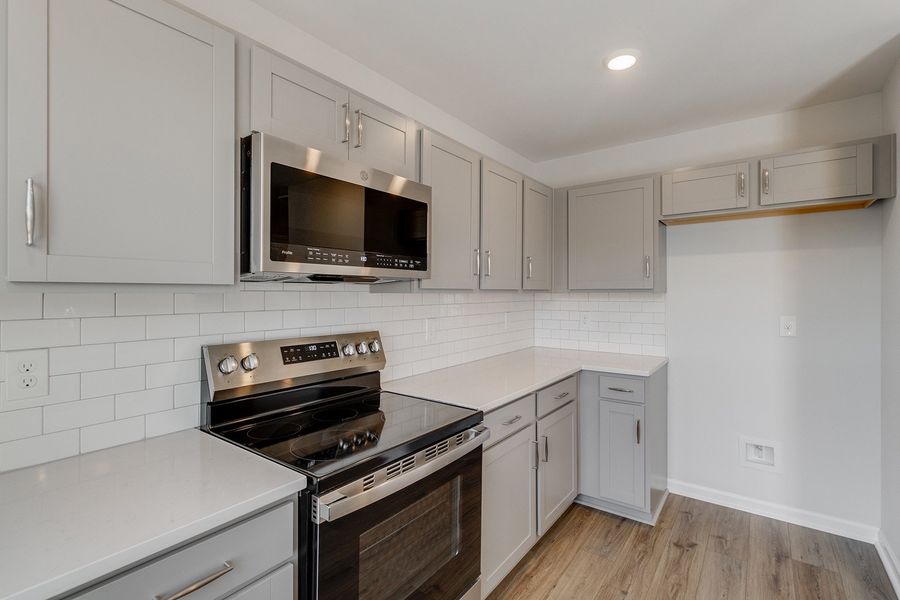 Furnished interior view inside a new home in Astoria, Columbia (Image 10).