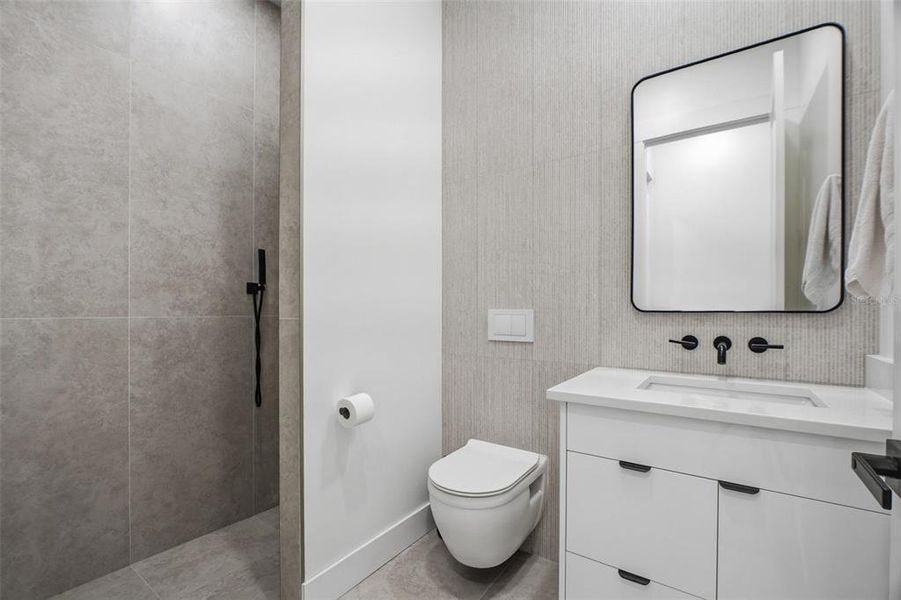 Furnished interior view inside a new home in , Port Charlotte (Image 16).