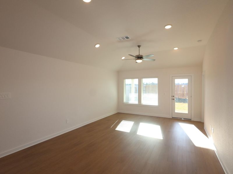 Spacious, unfurnished interior of a new home in Sorella, Tomball (Image 15).