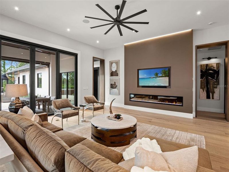 Furnished interior view inside a new home in , Orlando (Image 46).
