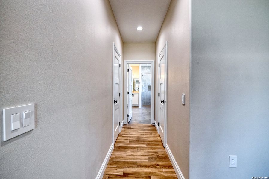 Spacious, unfurnished interior of a new home in , Uvalde (Image 19).