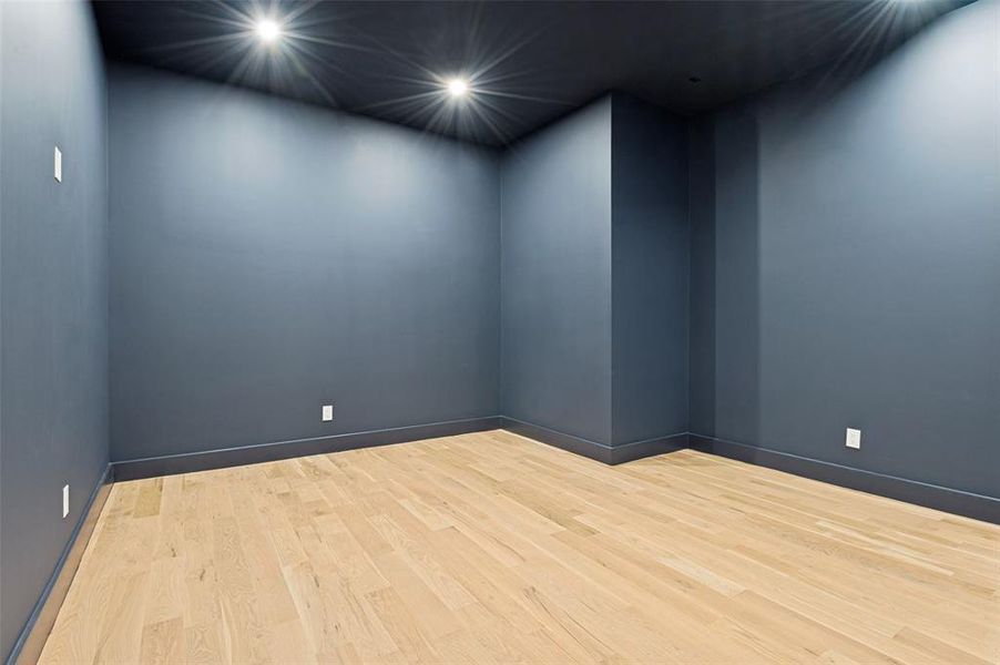 Spacious, unfurnished interior of a new home in , Dallas (Image 34).