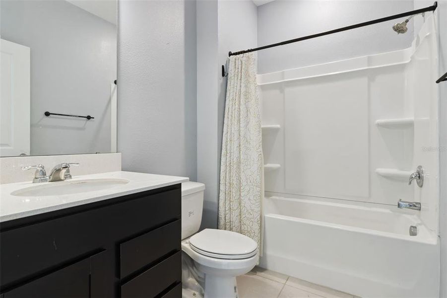 Furnished interior view inside a new home in , Lake Alfred (Image 15).