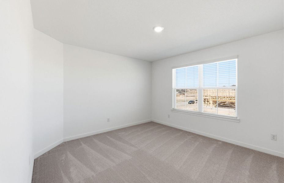Spacious, unfurnished interior of a new home in Sunfield, Buda (Image 38).