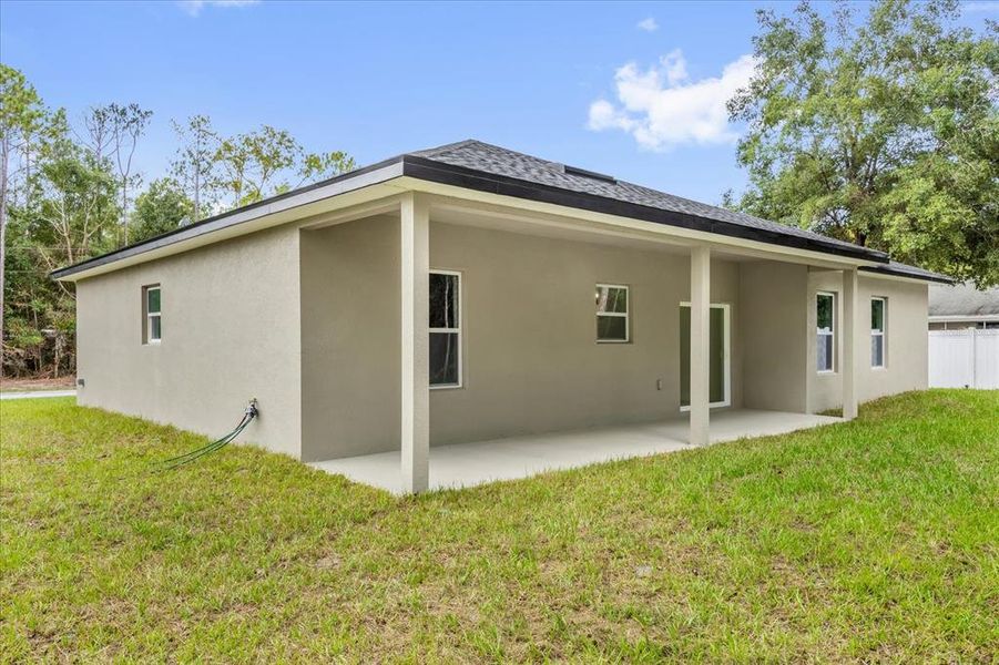 Exterior details and patio area of a home in , Citrus Springs (Image 16).