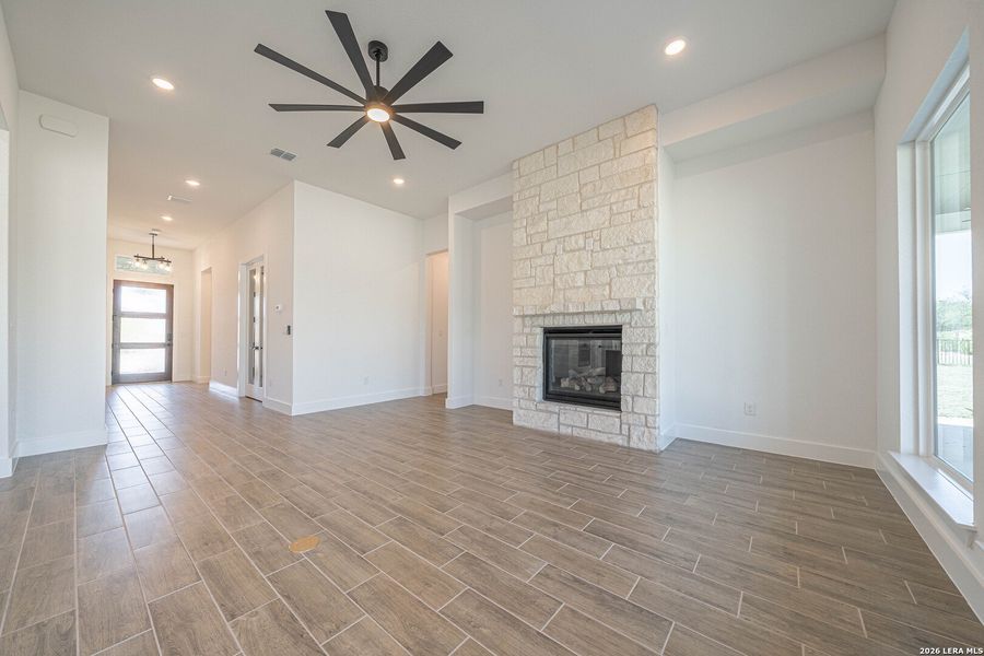 Spacious, unfurnished interior of a new home in , Kerrville (Image 33).