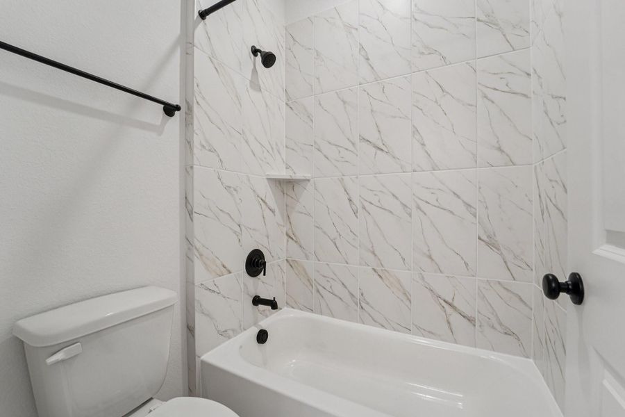 Furnished interior view inside a new home in Evergreen 50', Conroe (Image 6).