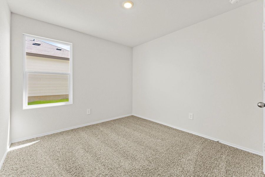 Spacious, unfurnished interior of a new home in Ladera, Luling (Image 8).