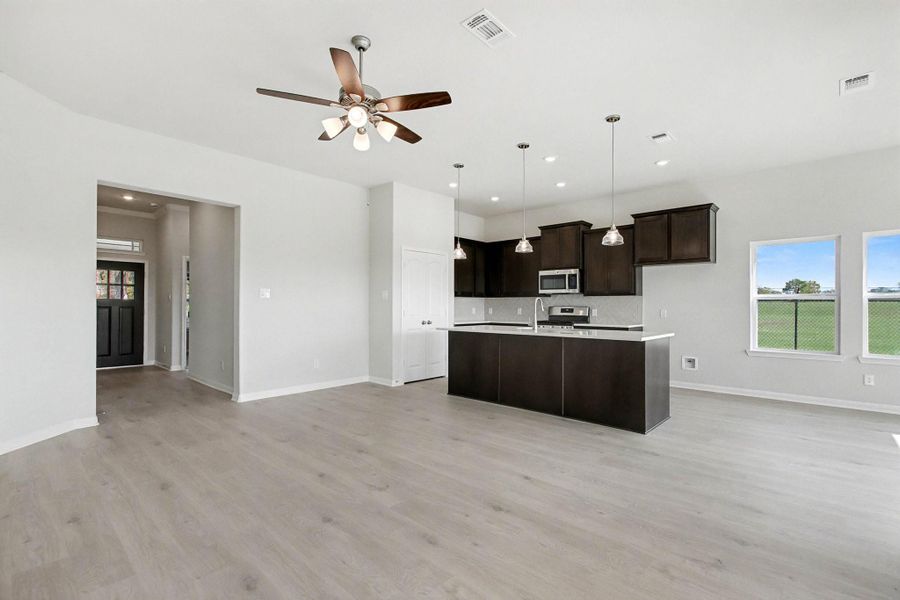 Furnished interior view inside a new home in Columbia Lakes, West Columbia (Image 13).