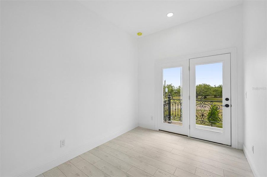 Spacious, unfurnished interior of a new home in , Tampa (Image 51).