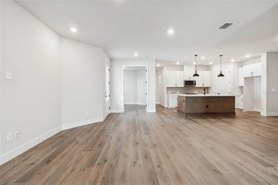 Spacious, unfurnished interior of a new home in Gracewater at Sarasota, Sarasota (Image 18).