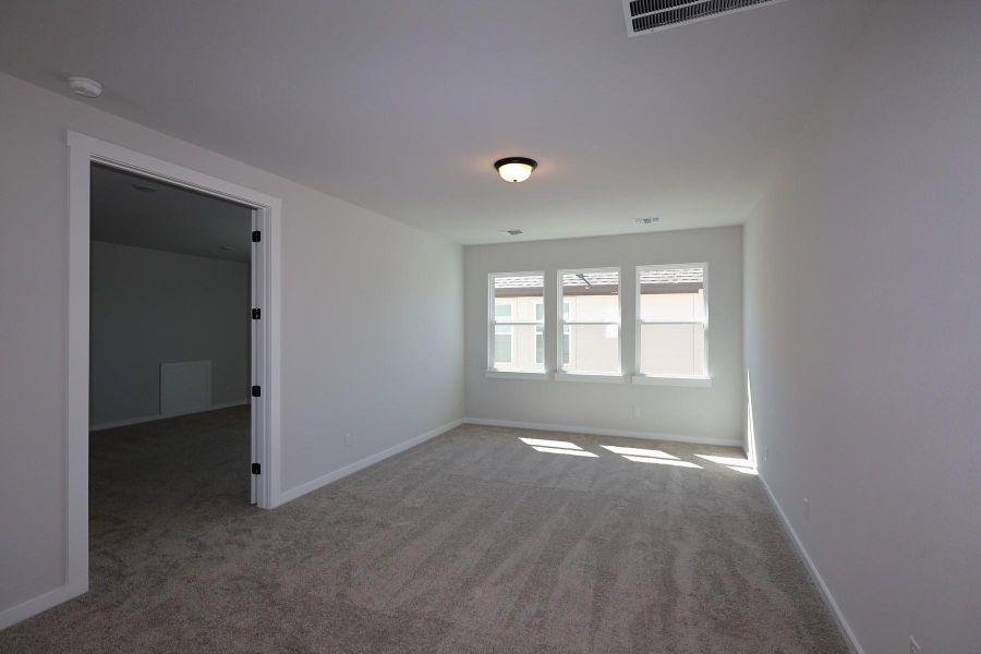 Spacious, unfurnished interior of a new home in Lariat, Liberty Hill (Image 18).