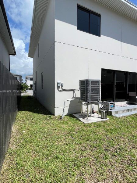 Exterior details and patio area of a home in , Florida City (Image 33).