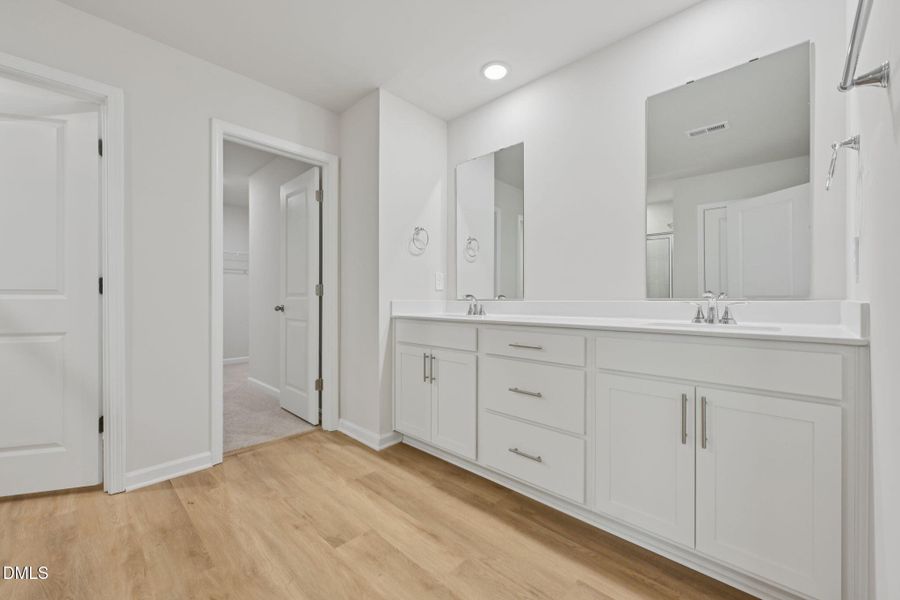 38-web-or-mls-Raleigh - Oak Manor - 500