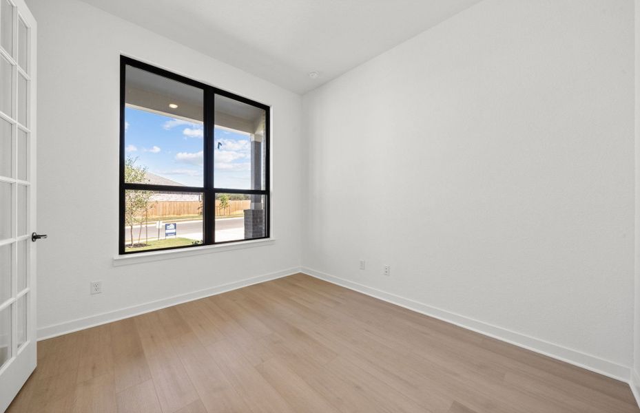 Spacious, unfurnished interior of a new home in 6 Creeks, Kyle (Image 45).