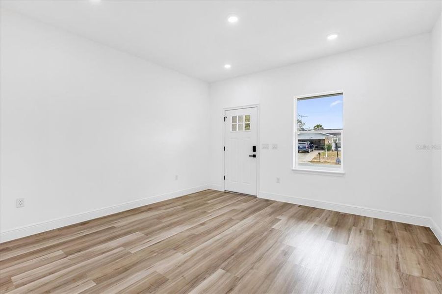 Spacious, unfurnished interior of a new home in , Ocala (Image 14).