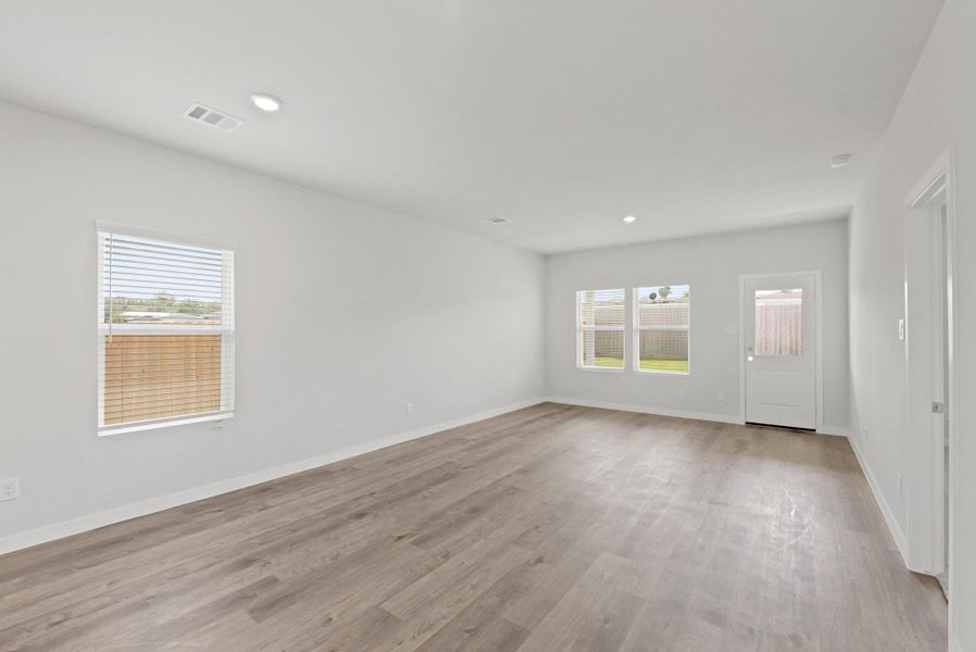 Spacious, unfurnished interior of a new home in Sherwood Glen, Conroe (Image 10). Spacious, unfurnished interior of a new home in Sherwood Glen, Conroe (Image 10).