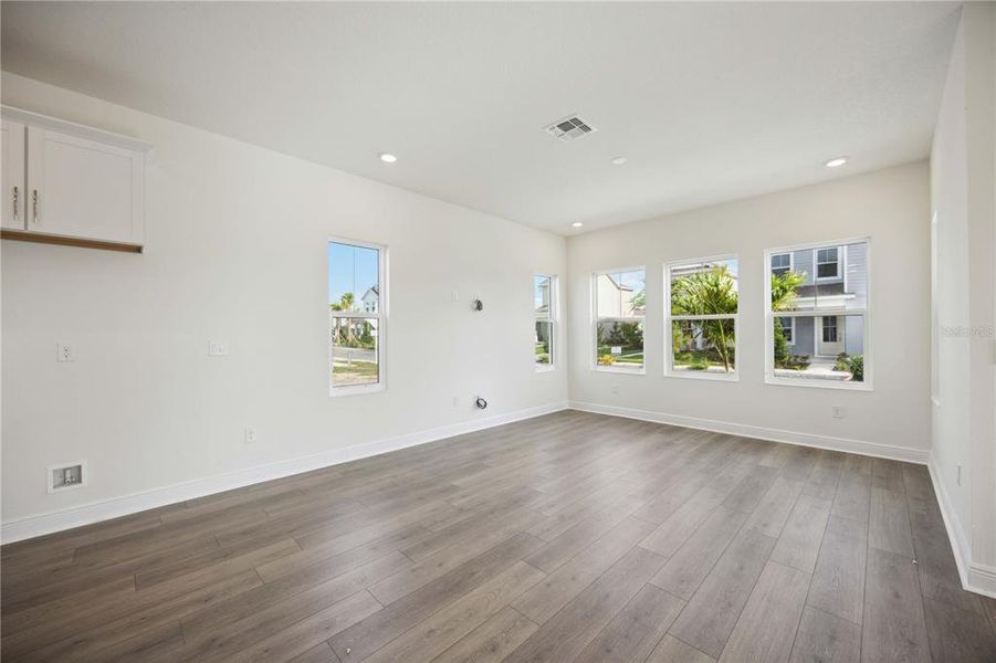 Spacious, unfurnished interior of a new home in Bungalow Walk at Lakewood Ranch, Lakewood Ranch (Image 9).