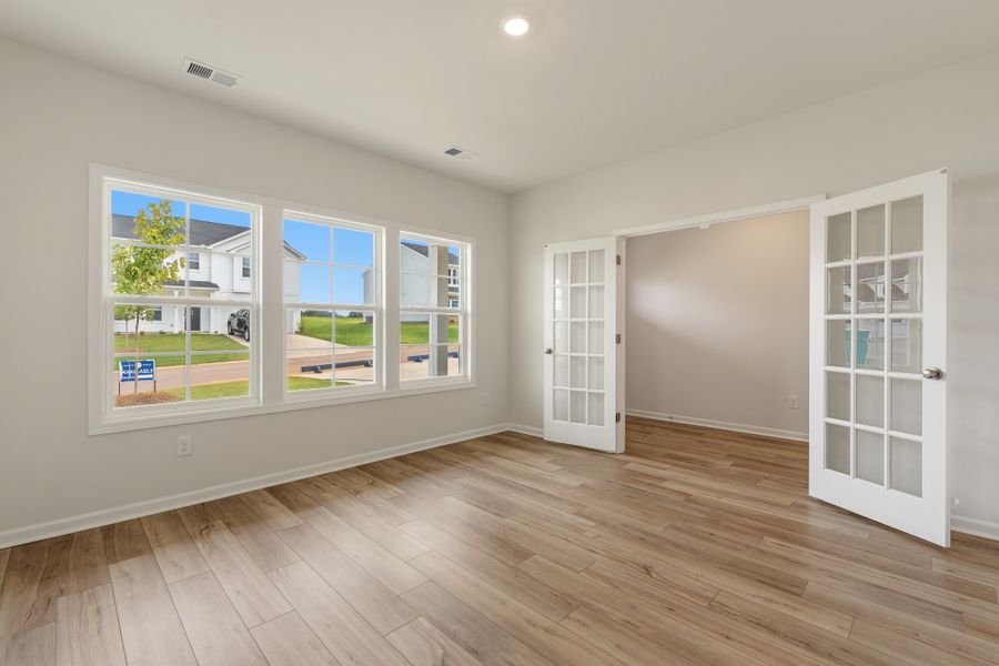 Spacious, unfurnished interior of a new home in Dove Hollow, Chesnee (Image 14).