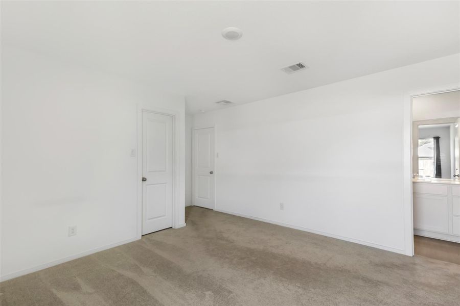 Spacious, unfurnished interior of a new home in Tavola, New Caney (Image 21).