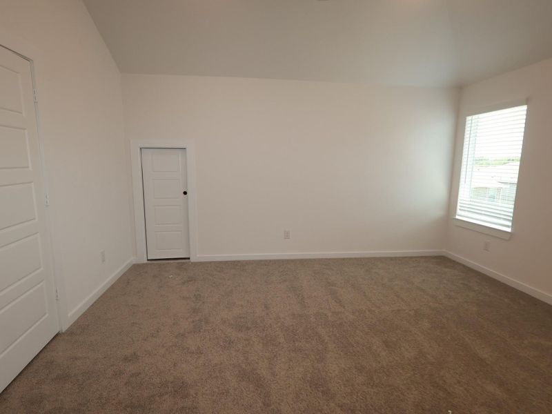 Spacious, unfurnished interior of a new home in Miller's Pond, Rosenberg (Image 13).
