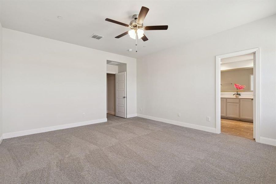 Spacious, unfurnished interior of a new home in , Watauga (Image 15).