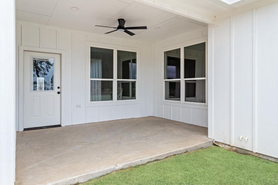 Exterior details and patio area of a home in , Neches (Image 25).
