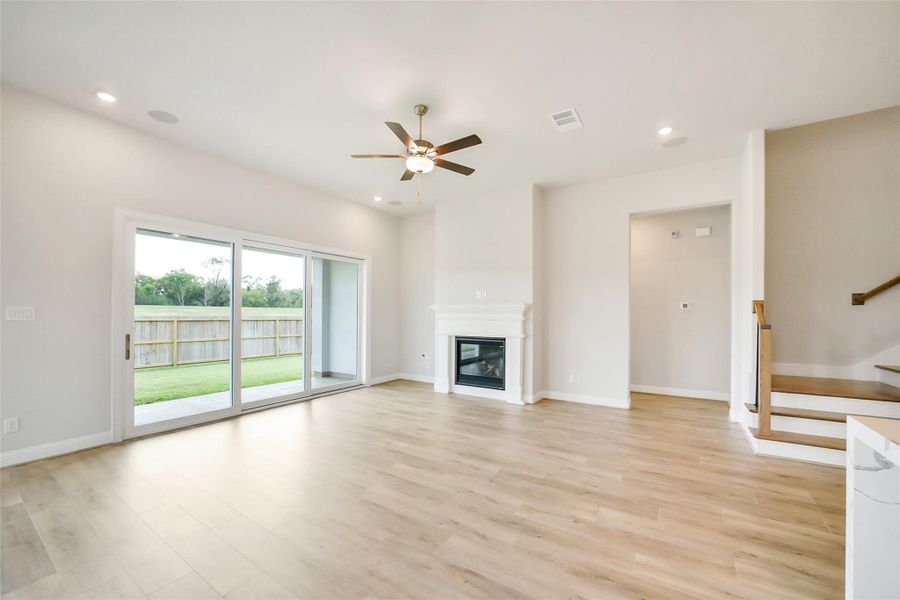 Spacious, unfurnished interior of a new home in Sienna 65', Missouri City (Image 45).
