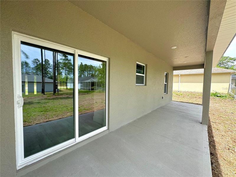 Exterior details and patio area of a home in , Dunnellon (Image 21).