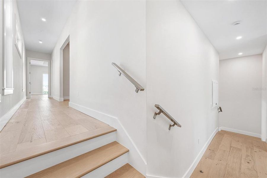 Spacious, unfurnished interior of a new home in , Sarasota (Image 56).