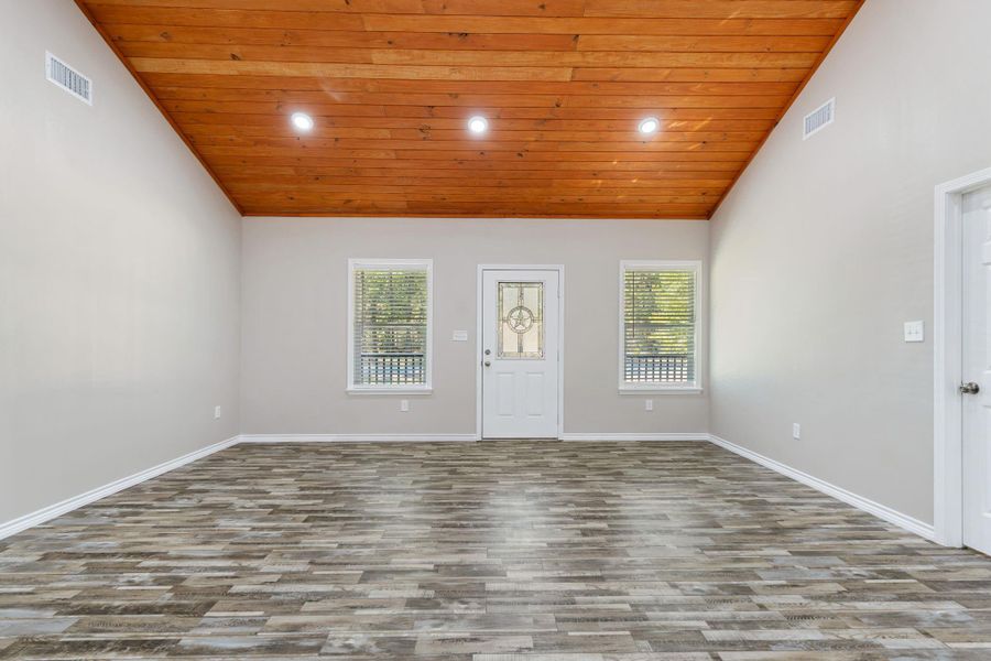 Spacious, unfurnished interior of a new home in , Onalaska (Image 23).